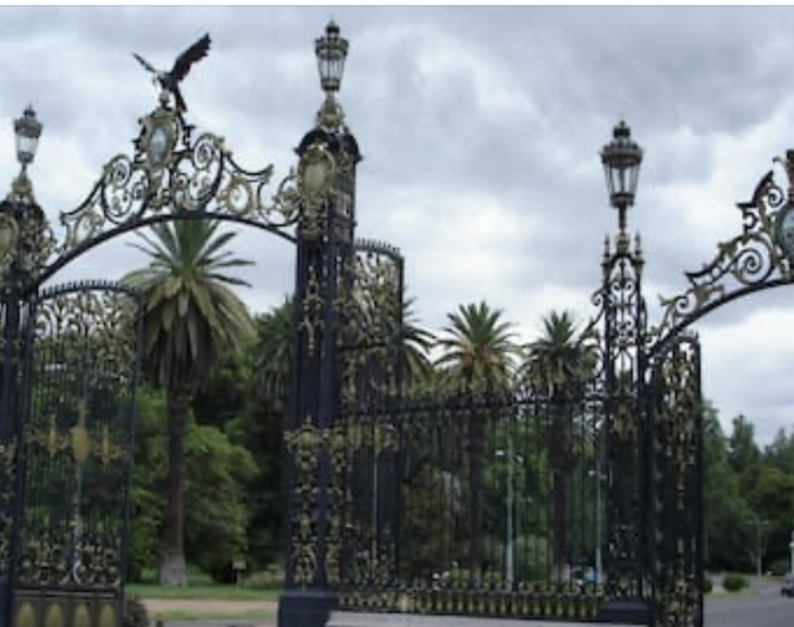 Tragedia en Mendoza: un hombre murió atragantado cuando comía un asado en el parque General San Martín