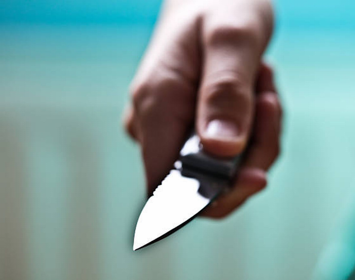 Un alumno apuñaló a una compañera y expareja dentro de la escuela