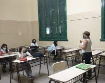 Por el paro de colectivos, menos de la mitad de los chicos fueron a clase