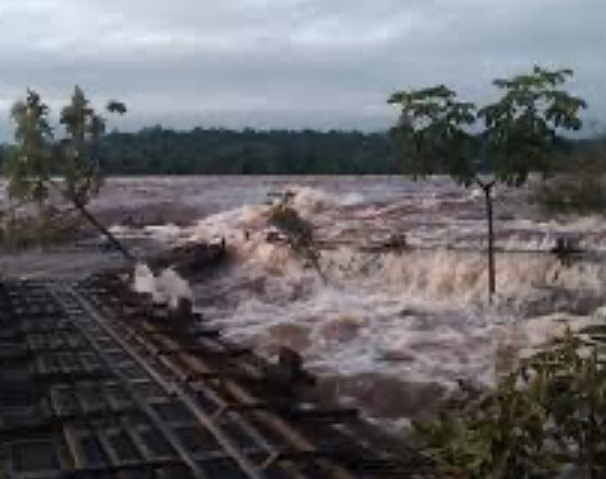 Siguen cerradas las cataratas por la crecida del río Iguazú y hoy habrá una reunión para evaluar daños