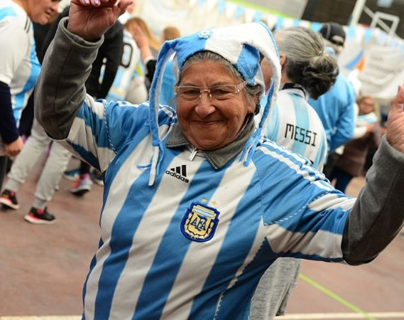 Los Centro de Jubilados de San Juan podrán ver el mundial en nuevos televisores 