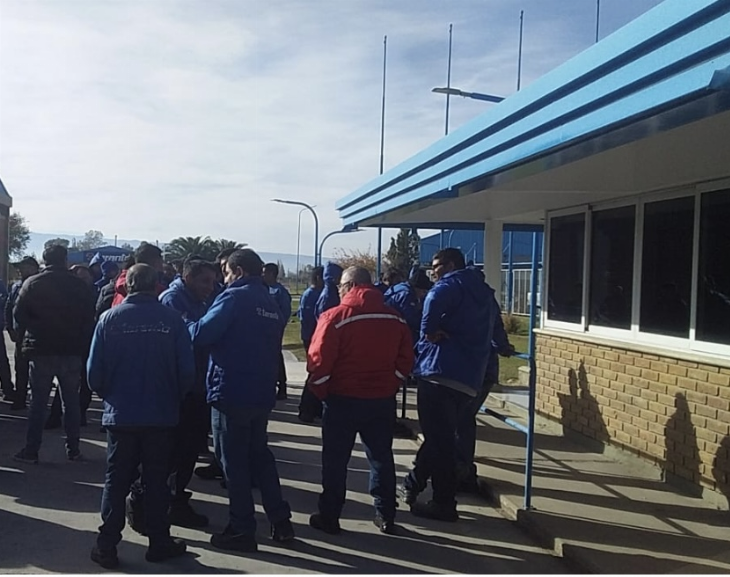 Trabajadores de reconocida empresa sanjuanina reclamaron por mejoras salariales y despidos