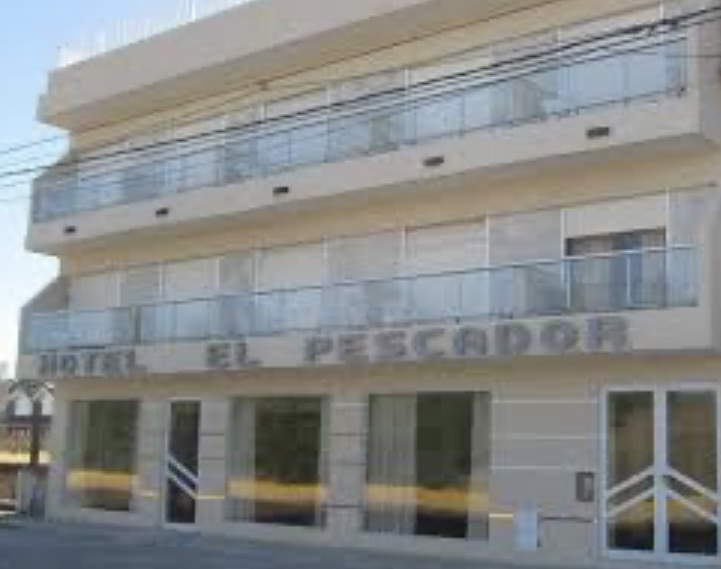 Aberrante hallazgo: los bomberos fueron a apagar un incendio en un hotel y encontraron asesinado al dueño en una habitación