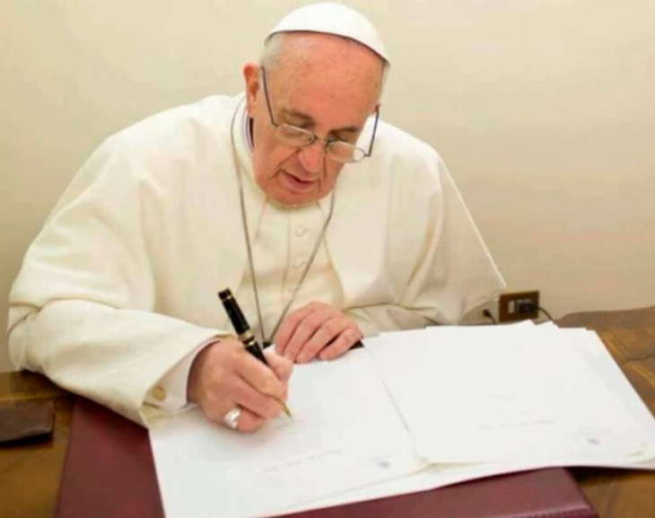 El Papa le pidió a Alberto Fernández por "los débiles y los descartados"