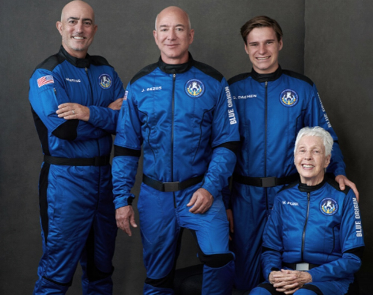 Jeff Bezos realizó con éxito el primer vuelo al espacio con la nave New Shepard