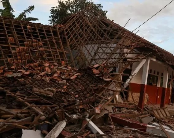Un terremoto en Indonesia deja al menos 162 muertos y cientos de heridos