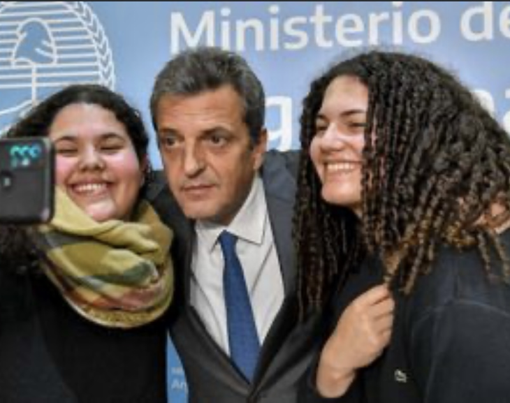 Sergio Massa anunció un aumento del 56,5% en las Becas Progresar: pasarán de $13.000 a $20.000