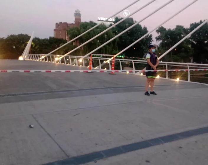 Villa Carlos Paz: un turista quiso sacarse una selfie y cayó al vacío desde un puente peatonal