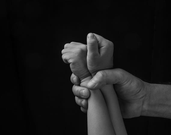 Por abusar sexualmente de dos amigas de sus hijos, le dieron 8 años de prisión