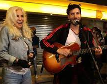 Desopilante: Susana Giménez y Sebastián Yatra cantaron en un subte