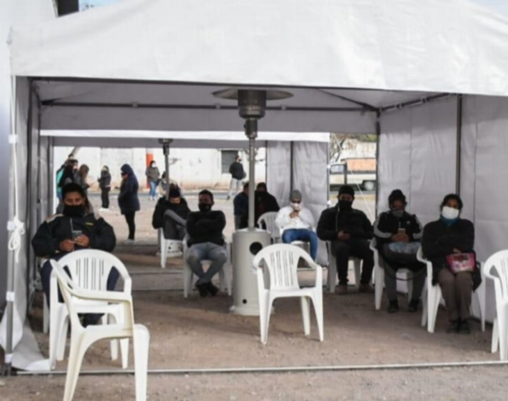 Carpas calefaccionadas y más de 100 sillas para hisoparse en Chimbas