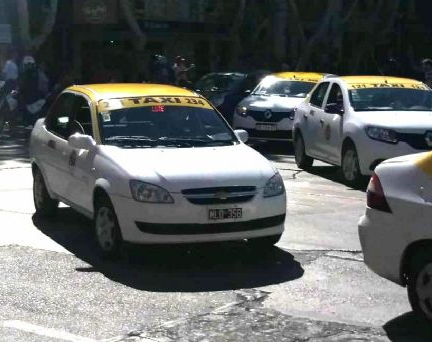 La tarifa de taxis subió por tercera vez en el año 
