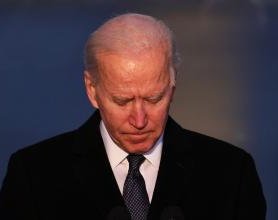 Biden prometió ayuda a las familias de las víctimas del derrumbe en Miami