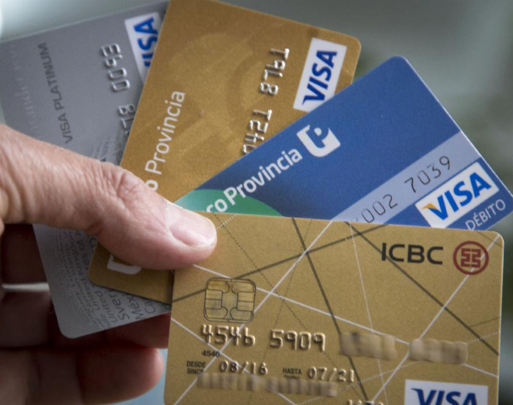 Volvió el plástico: el consumo con tarjetas de crédito aumentó un 54,3% en Octubre