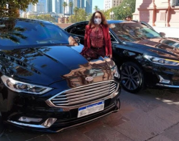  Cristina Kirchner empezó a usar un auto blindado que le dio Alberto Fernández