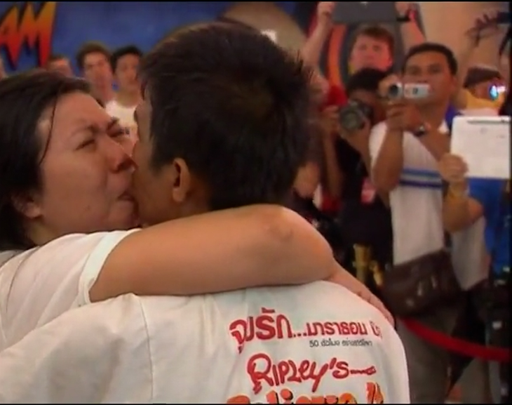 En el día Internacional del Beso, rompieron récord: se besaron durante 58 horas y 35 minutos