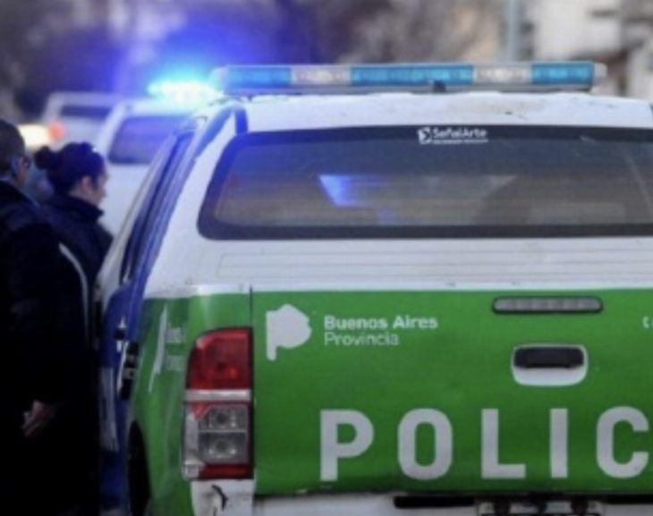 Quiso atacar a una compañera con un machete en el colegio e hirió a una maestra