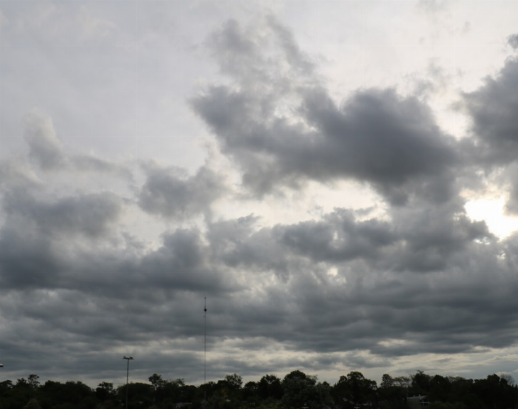 Para esta noche se espera la llegada de viento Sur y hay  alerta por tormentas