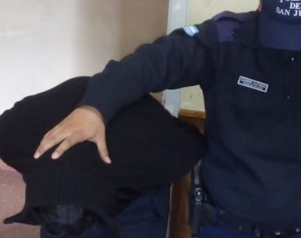 Malabarista ebrio mordió a un policía al ser detenido