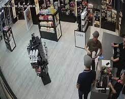 Mirá como robaban en un Shopping sanjuanino 