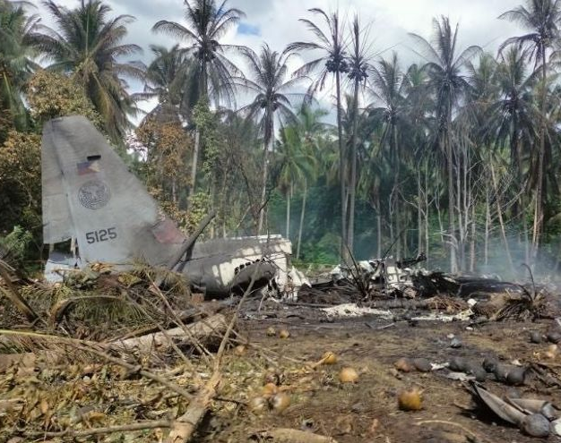 Se estrelló un avión militar en Filipinas: al menos 29 muertos y 50 heridos