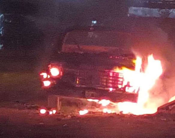  Un sanjuanino cargaba bolsas de basura en su camioneta y se le incendió