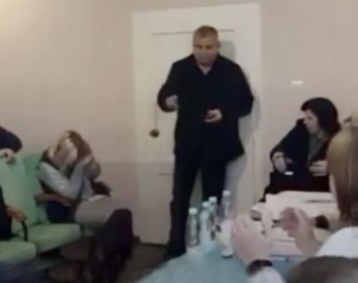 Concejal del partido de Zelenski detonó granadas en reunión; hay 26 heridos