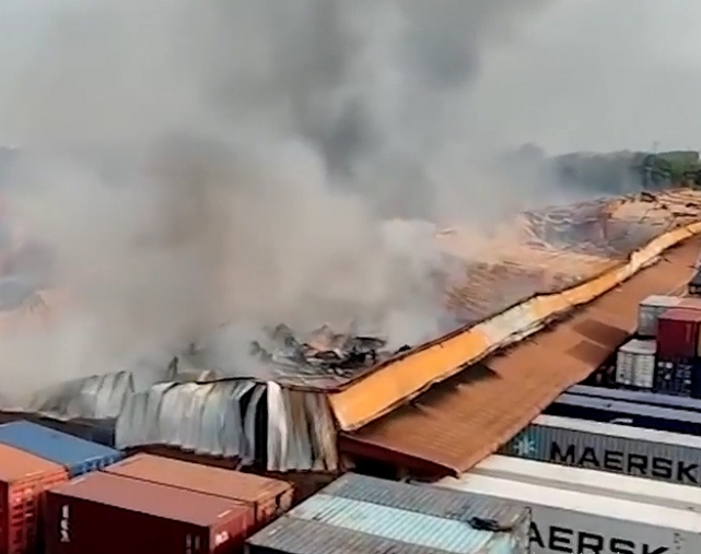 Al menos 49 muertos y 300 heridos por una explosión en un depósito de contenedores