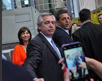 Alberto y Massa están reunidos luego de la renuncia de Guzmán