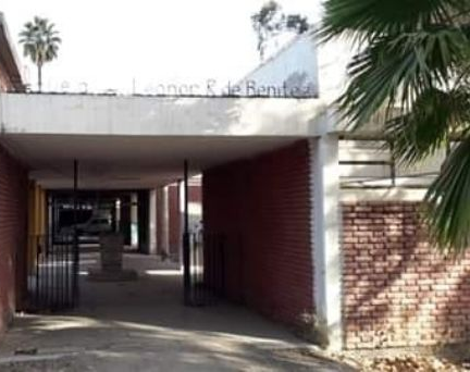 Un hombre que trabajaba en una escuela resbaló, cayó y se encuentra en grave estado 
