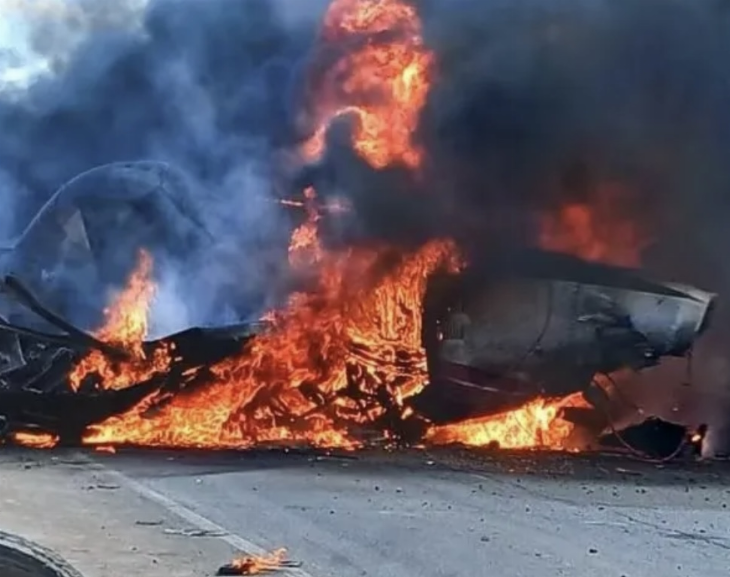 Una avioneta que combatía un incendio en Chile cayó en una ruta: el piloto murió y tres personas resultaron heridas