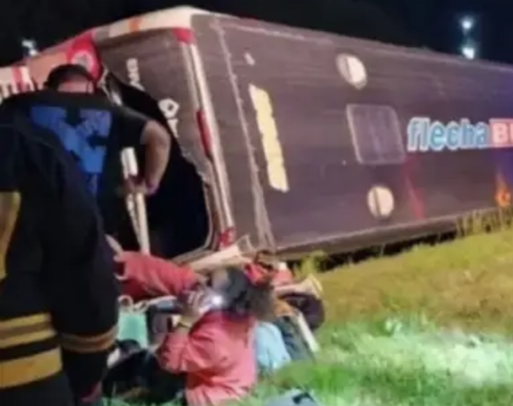 Entre Ríos: volcó un micro con estudiantes que volvían de su viaje de egresados y hay 10 heridos