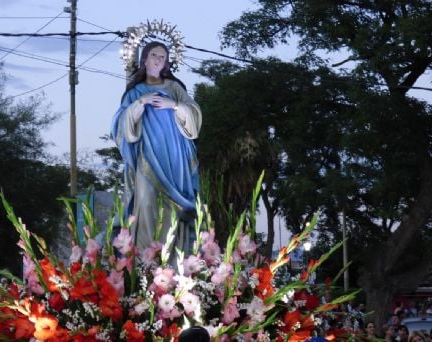 Multitudinaria procesión para honrar a la Inmaculada Concepción