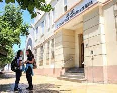 Fotos y video - Se llevaron preso a un hombre acosador de alumnas del Colegio El Tránsito