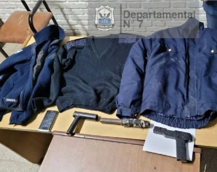 ¿Robaba vestido de policía? Le dieron 7 años de prisión