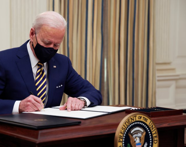 Biden asumió con medidas sociales para los norteamericanos