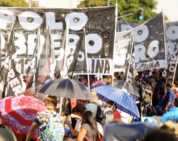 Piqueteros coparon el centro para reclamar contra los ajustes de Nación