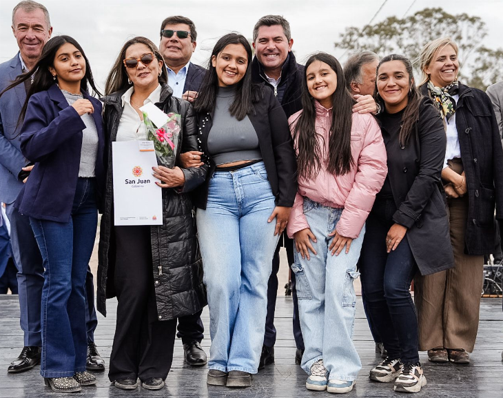 Marcelo Orrego entregó 135 viviendas en el barrio La Majadita de 9 de Julio