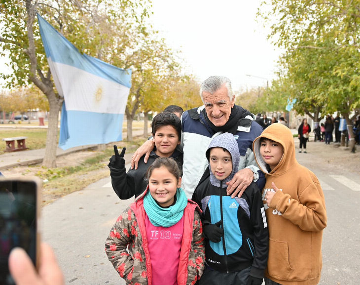 Pese al frío, Gioja y Gramajo recorrieron distintos departamentos de San Juan