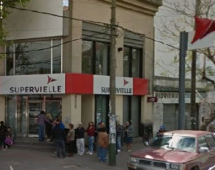 Otra vez: quisieron robar en un banco, se llevaron una notebook