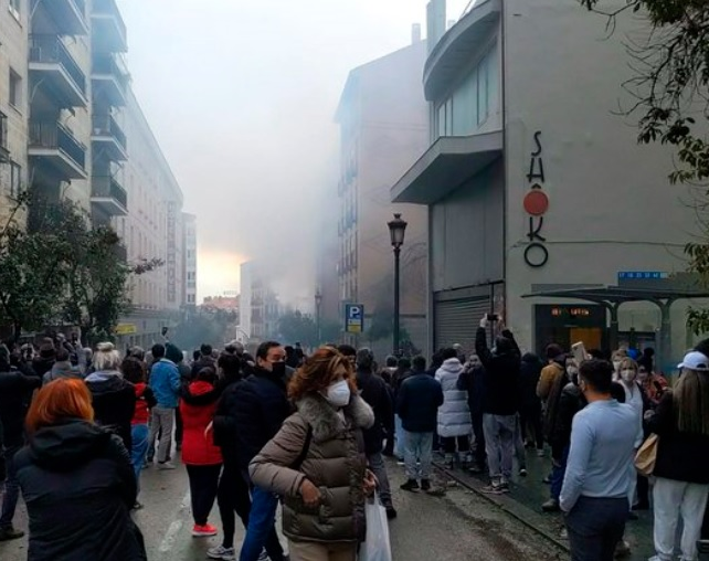 Una fuerte explosión destrozó una residencia de ancianos en el centro de Madrid