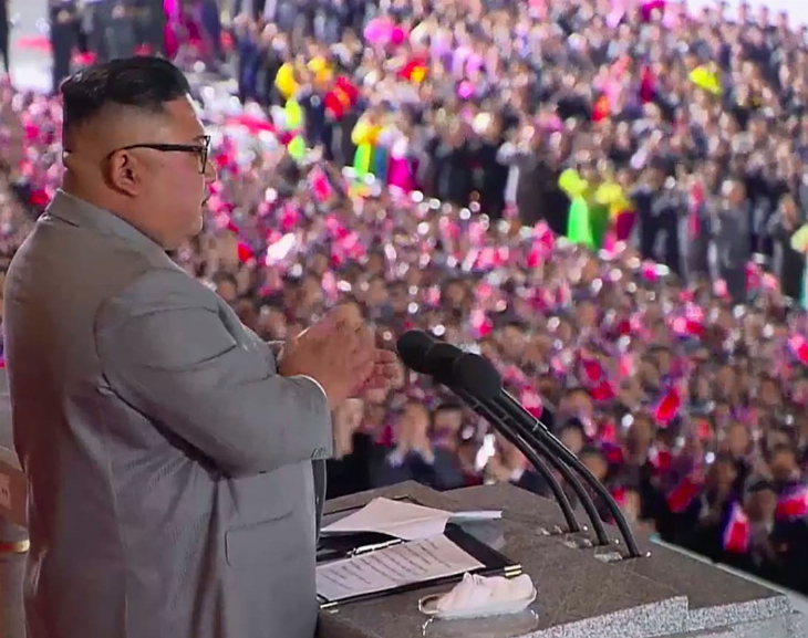  Kim Jong-un celebra que "ni una sola persona" en Corea del Norte tiene Covid-19