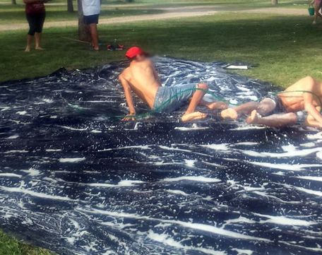 En Gualeguaychú, un chico de 14 años murió jugando a la "lona enjabonada"