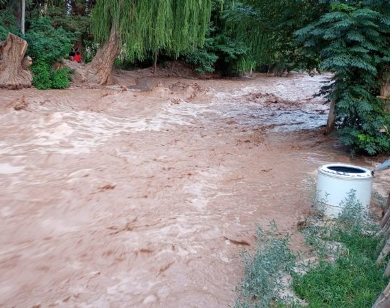 Creciente en Barreal: evacuaron viviendas que se vieron damnificadas