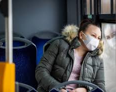 Por la suba de casos, recomiendan el uso de barbijos en el transporte público