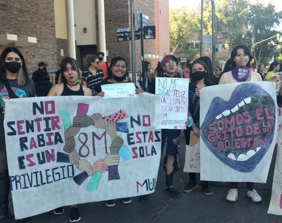 En una marcha histórica, las sanjuaninas coparon las calles conmemorando el 8M