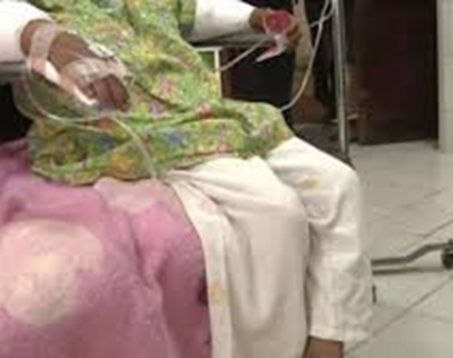 Extrema disciplina boliviana: le quemó las manos a su hija por haber robado dulces