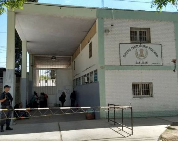 Guardiacárcel intentó hacer pasar dos celulares al penal