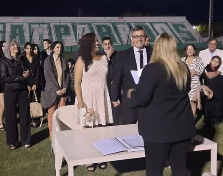 Fueron novios en la juventud y cumplieron el sueño de casarse en el Club de sus amores 