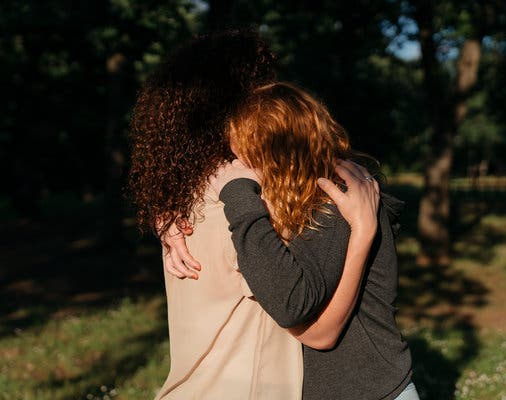 Detienen a Pastor acusado de violar y abusar de sus hijas 